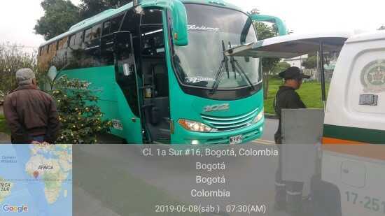 Bus de ruta escolar es revisado por la autoridad ambiental