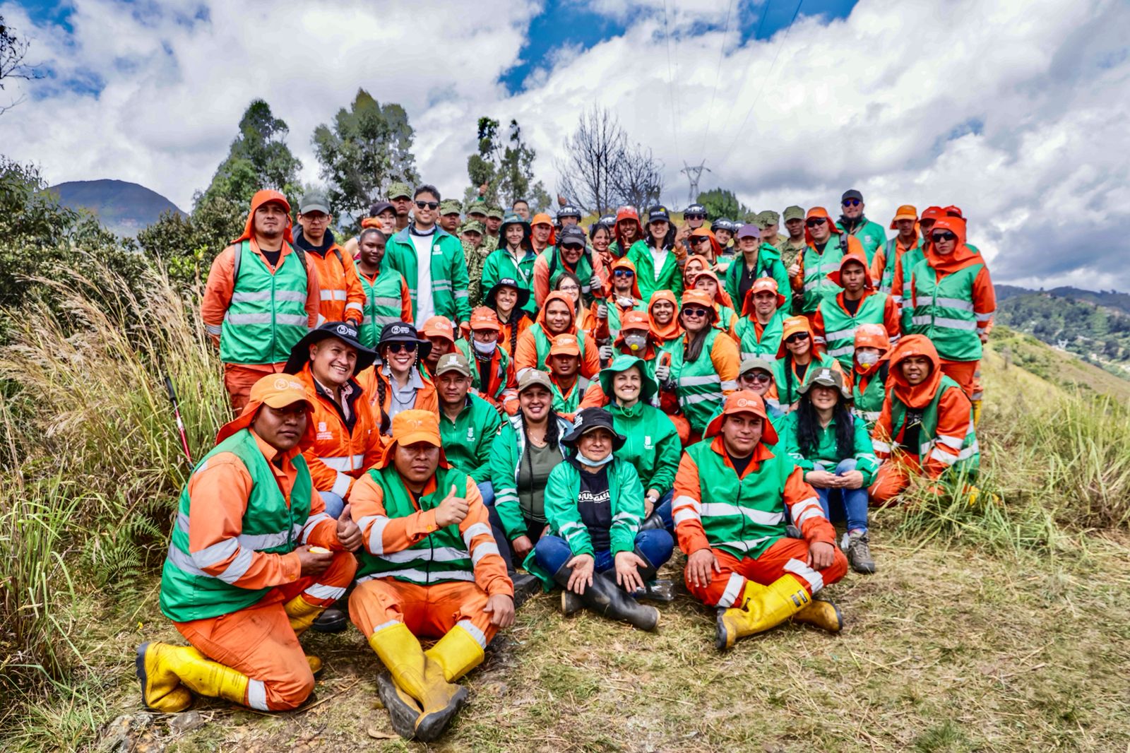 Bogotá celebra sus 487 años sembrando 1.000 árboles nativos en cerros y humedales